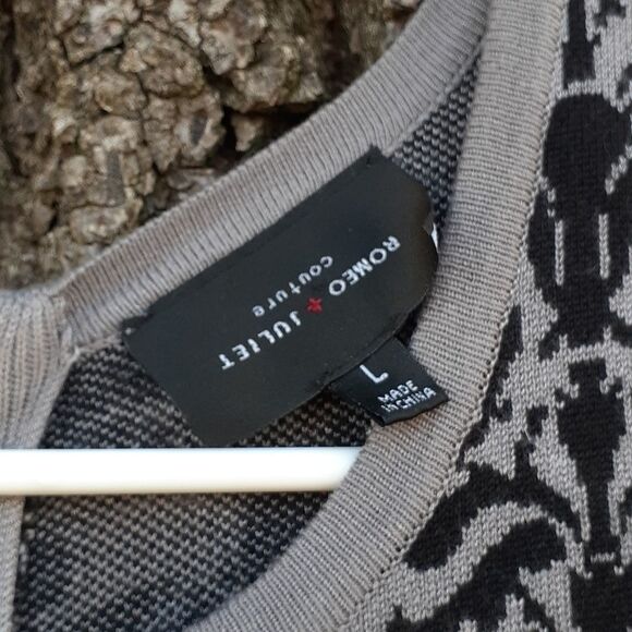 Romeo & Juliet Couture Fleur de Lis Sweater Dress - Picture 4 of 9